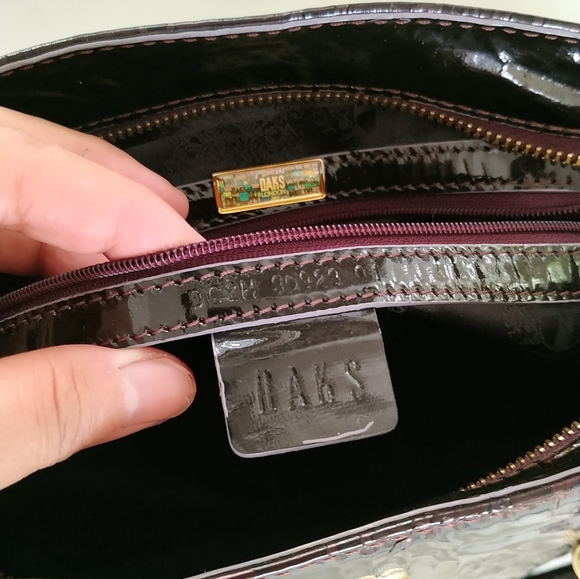Daks Patent leather Handbag (With Code) - Picture 16 of 16
